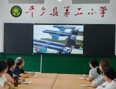 观阅兵盛典 燃爱国之心