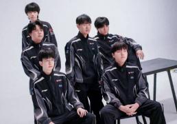 【一竞技1JingJi】LOL：LPL首支至臻全华班诞生 AL新教练打脸Tabe