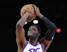 猛龙神操作：签下班(bān)巴7天就裁(cái)，竟为再用10天合同(tóng)签回！6號(hào)秀的NBA流(liú)浪记