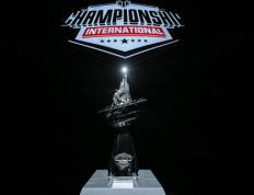 线下观赛痛车接驾？还有超萌coser陪伴？坦克世界你别太宠粉