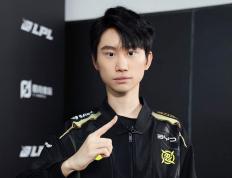 LOL世界冠(guān)军转型刀(dāo)塔(tǎ)，大主播(bō)迎(yíng)直(zhí)播(bō)第(dì)二春，人气比(bǐ)玩LOL還(hái)高！