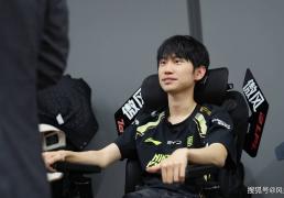 LOL换线创始人拿下首胜！赛后采访泪洒赛场，自我点评：烂到流脓