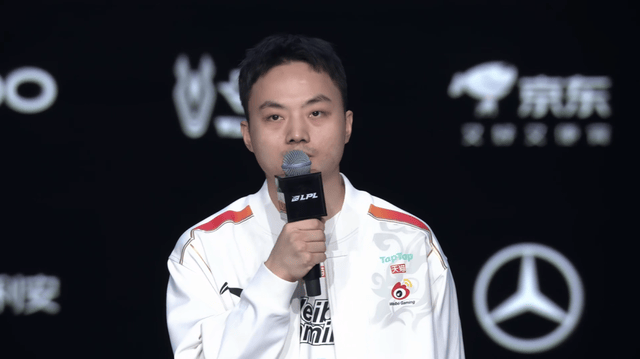 LOL世界亚军暗示退(tuì)役，賽(sài)后採(cǎi)訪(fǎng)粉丝炸锅，刚赢比賽(sài)搞隊(duì)友心态？