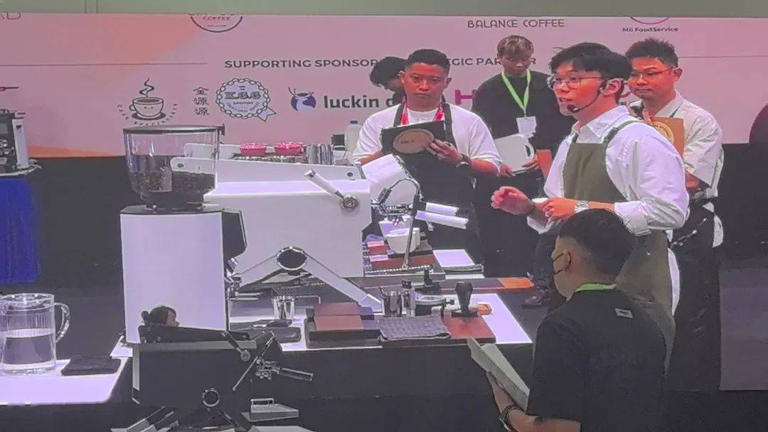 赛事廻(huí)顾｜新加坡全国咖(kā)啡(fēi)锦标赛（SNCC）比赛指定(dìng)用机：Tamp;Z品牌飞跃咖(kā)啡(fēi)机闪耀国际舞台，广受好評(píng)！