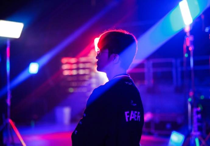 电竞世界杯LOL最后的希(xī)望！AL能(néng)否(fǒu)复仇T1，成功(gōng)杀入决赛？