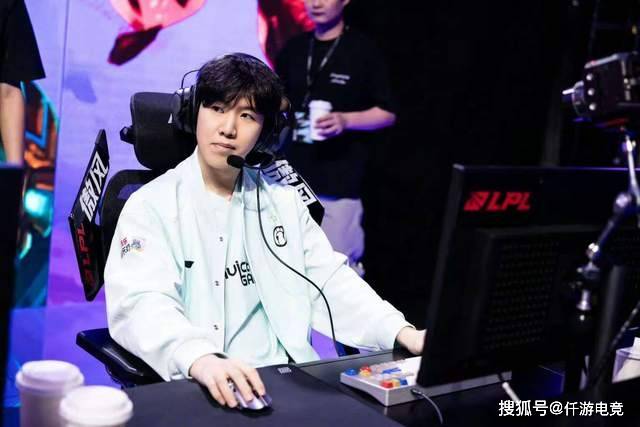 LOL：TheShy透(tòu)露退(tuì)役(yì)时間(jiān)，想跟Rookie打到退(tuì)役(yì)