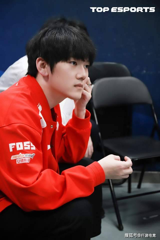 LOL：TheShy透(tòu)露退(tuì)役(yì)时間(jiān)，想跟Rookie打到退(tuì)役(yì)