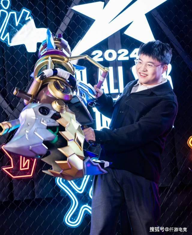 LOL官方更新战力排行榜，第一毫不意外，IG赫然在列！