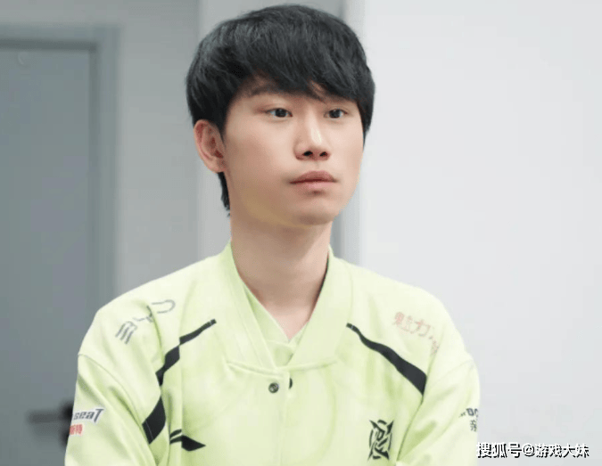 LOL热度(dù)严重下滑(huá)，多位职业选手都不想播(bō)了(le)，紛(fēn)紛(fēn)直播(bō)玩其他遊(yóu)戯(xì)