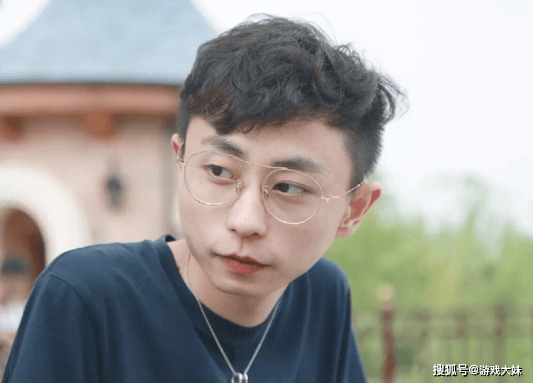 LOL热度(dù)严重下滑(huá)，多位职业选手都不想播(bō)了(le)，紛(fēn)紛(fēn)直播(bō)玩其他遊(yóu)戯(xì)