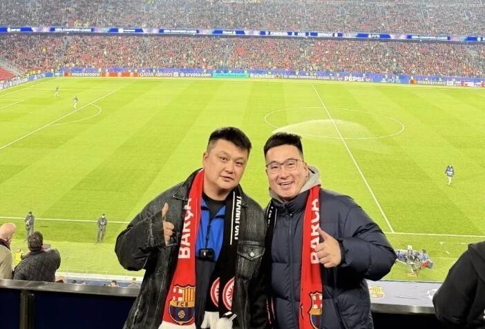 青岛媒体：西海岸投资人考察拉玛西亚青训营，与青训专家交流