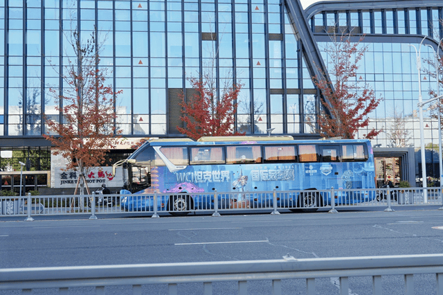 线下观赛痛车接驾？还有超萌coser陪伴？坦克世界你别太宠粉