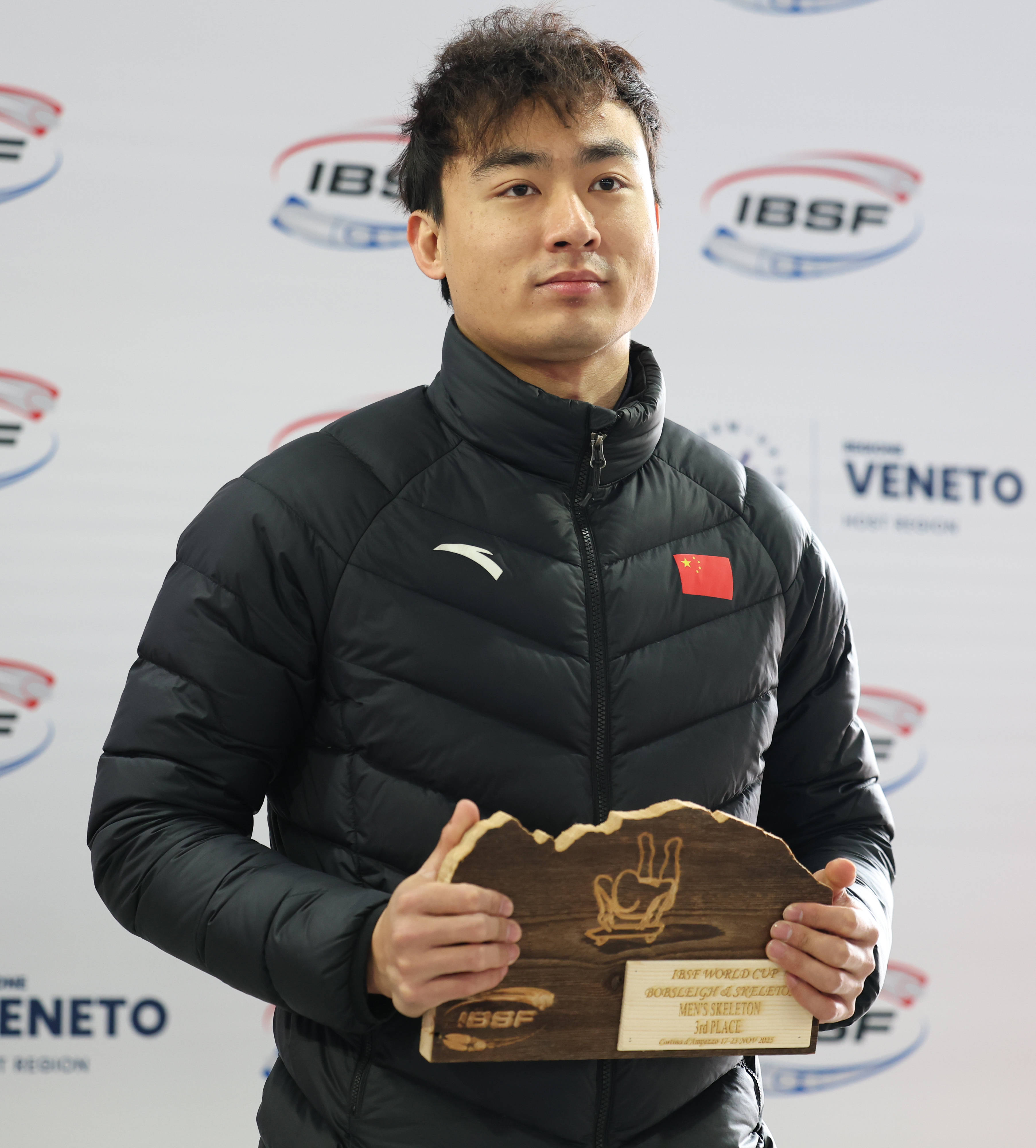 世界杯系列赛科尔蒂纳丹佩佐站钢架雪车男子个人赛：殷正获得季军