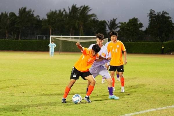 重庆科创职業(yè)学院(yuàn)男足首(shǒu)夺全国总冠军